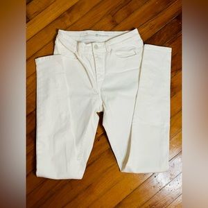 White high-rise Levi’s skinny jeans